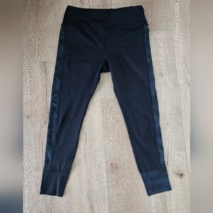 Vuori Black And Grey Camo Leggings with Wide Waistband and Slim Fit